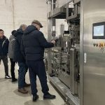 Ongi etorri atzerriko bezeroei gure enpresa bisitatzera bigarren mailako balantza ekipoak ikuskatzeko